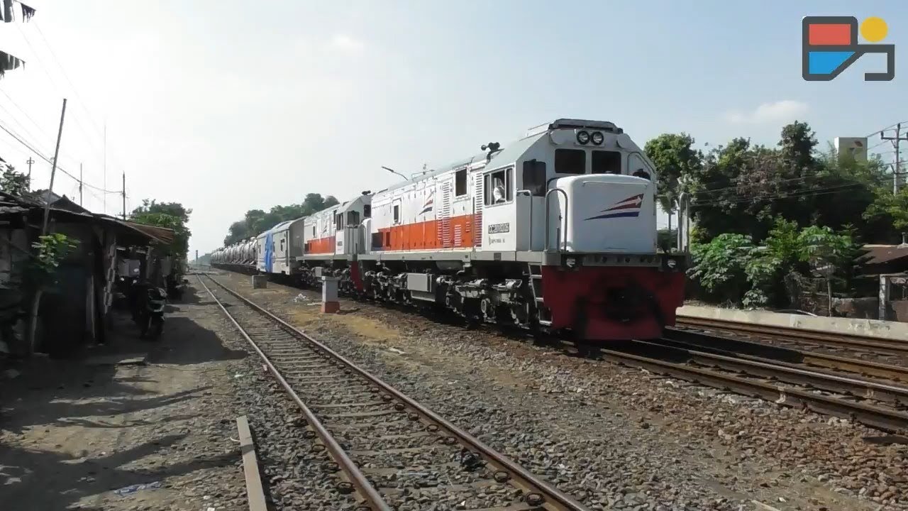 Dua Momen Langka Kereta Api di Lempuyangan