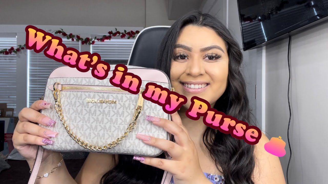 What’s in my purse 👛