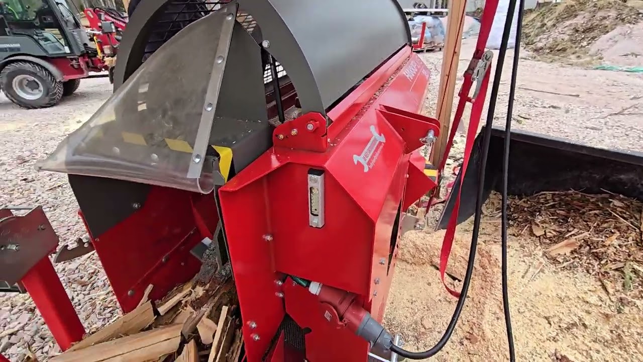 weidemann 1880 och Hakka Pilke 38 PRO.