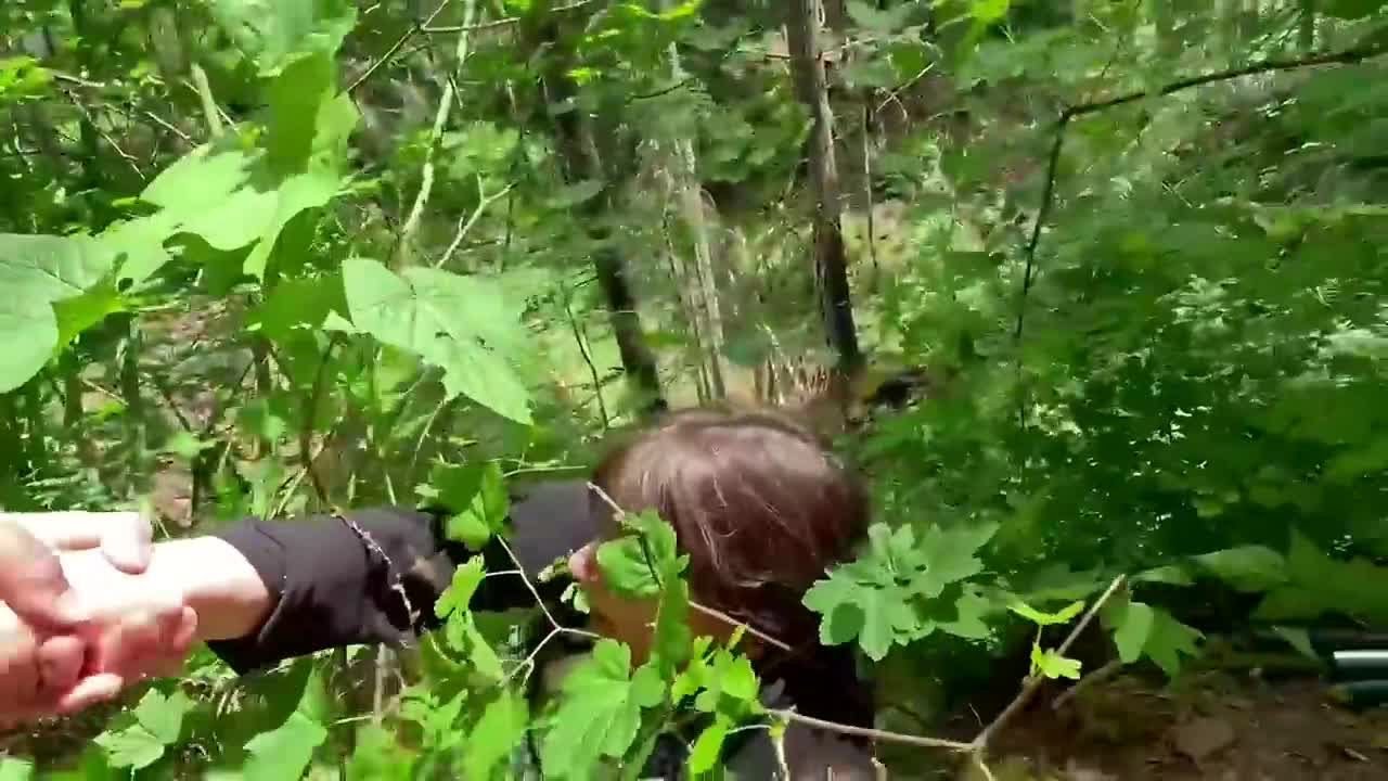 WATCH: Man helps one-armed daughter rescue mother from Oregon cliff edge