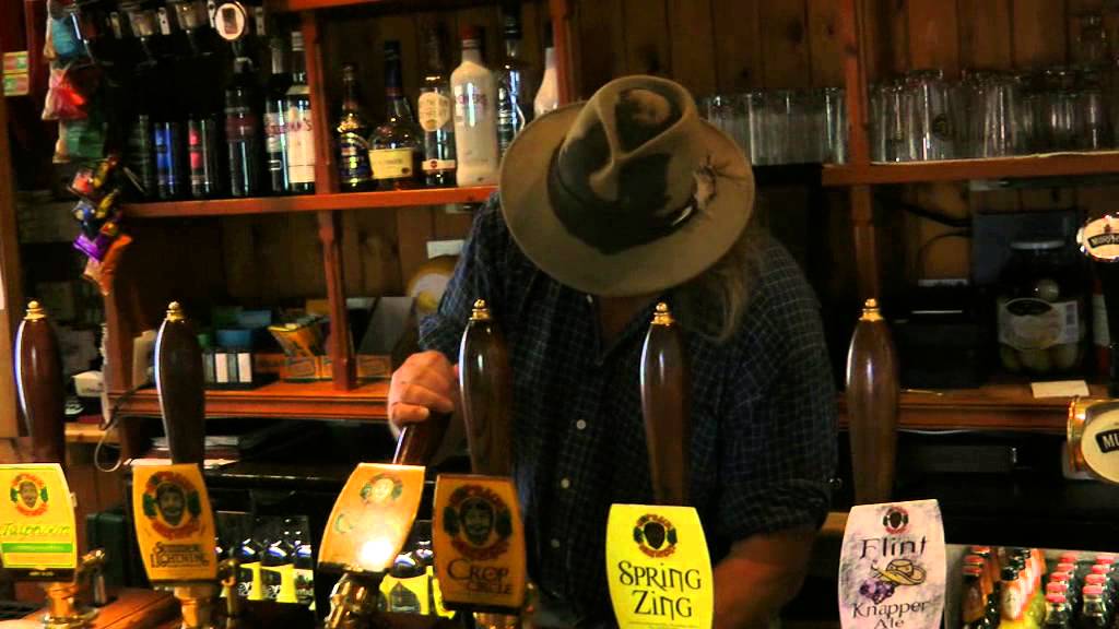 Phil Harding pulling a Hop Back pint
