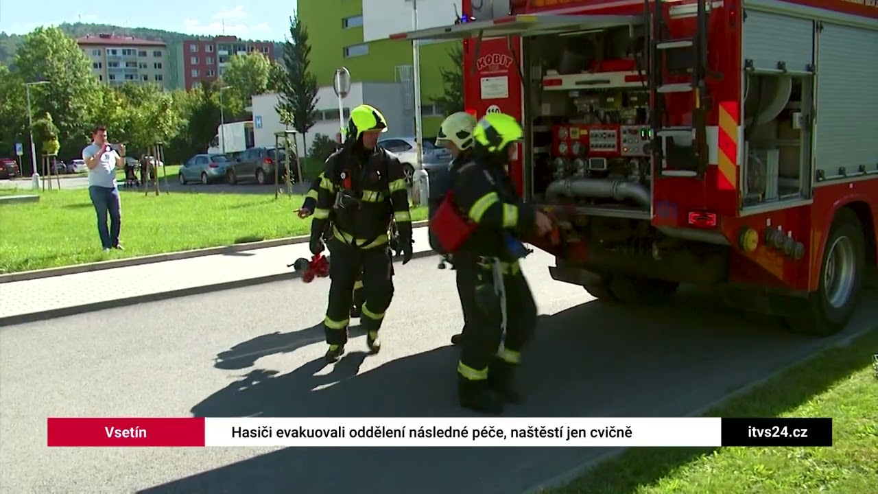 Hasiči ve Vsetínské nemocnici evakuovali oddělení následné péče, naštěstí jen cvičně