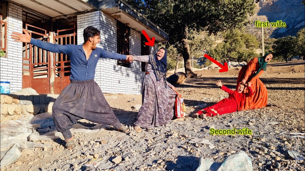 Zahra brought provisions for Khadija and Omid kicked Zahra out of the house.
