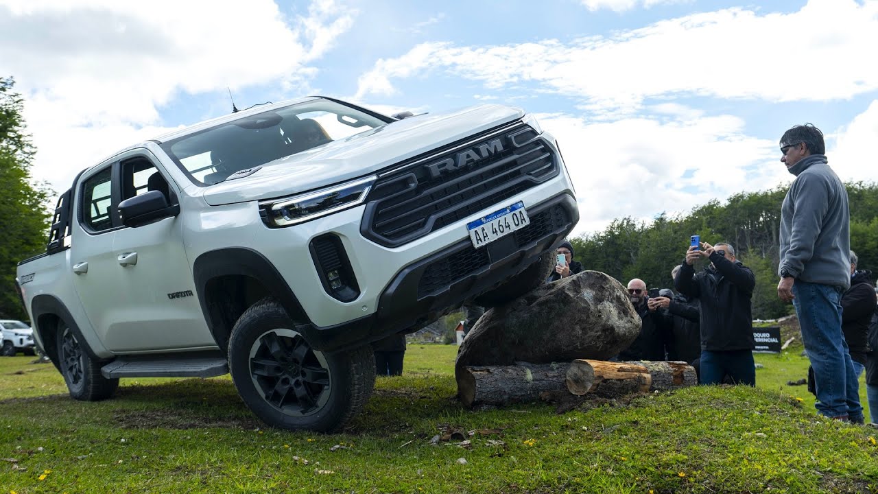 Новый пикап RAM Dakota 2026 года &mdash; тест-драйв на бездорожье.