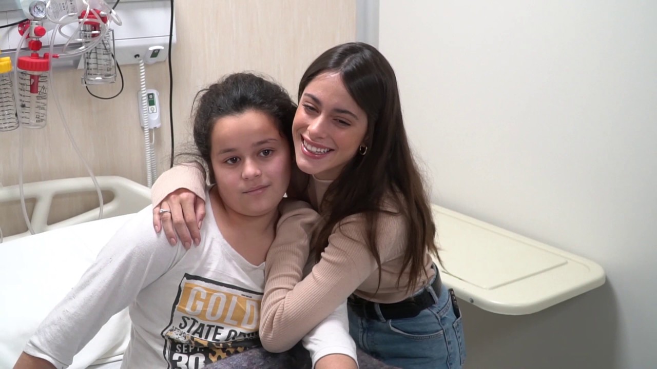 TINI STOESSEL VISITÓ EL NUEVO HOSPITAL MATERNO INFANTIL DE SAN ISIDRO