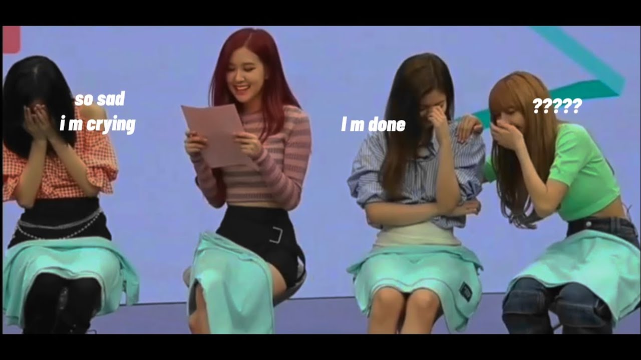 Jisoo and Rosè reading boombayah & playing with fire 