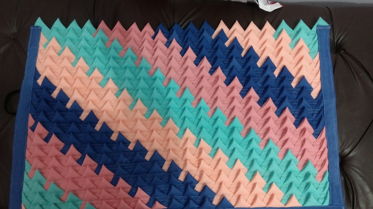 TAPETE DE BIQUINHOS EM LINHA DIAGONAL