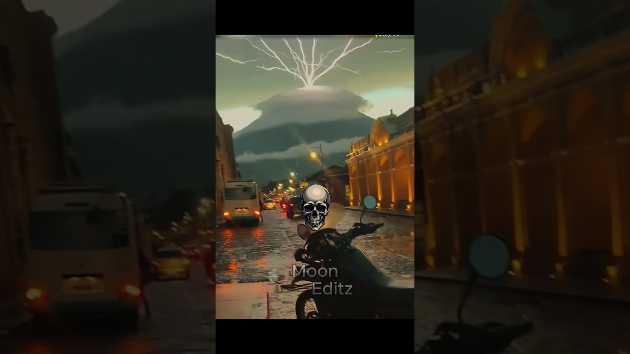 Impossible Lightninng moment #lightning #moon