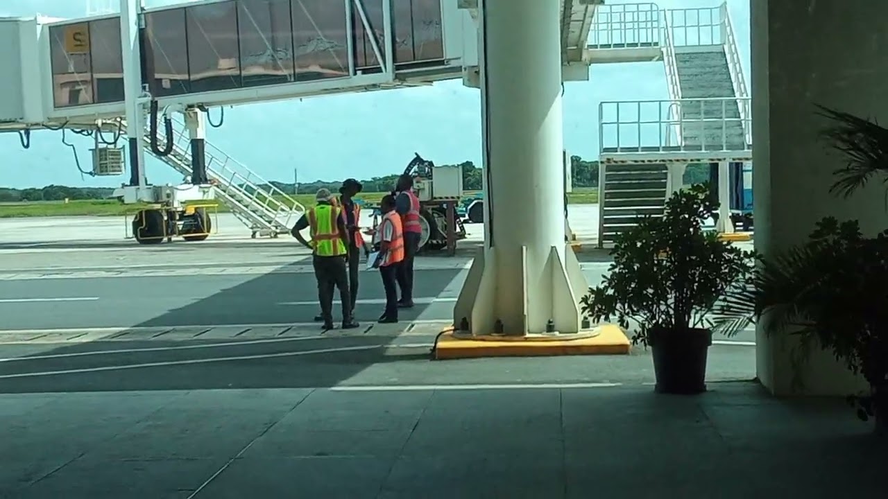 Copa airlines 737-800 flight CM181 landed into Georgetown from Panama