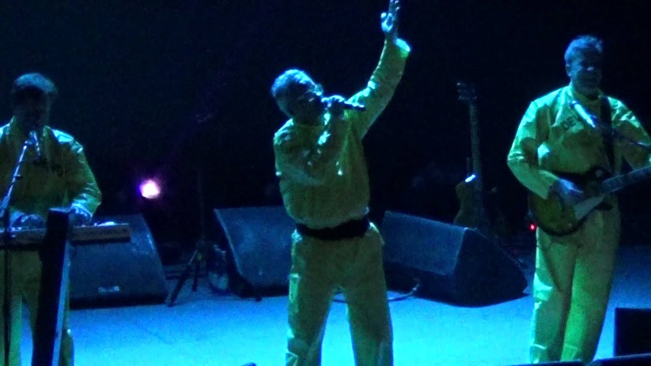 Devo - That's good + Girl U want + Whip it (Chile, Teatro Cariola, 04 Dec. 2014)