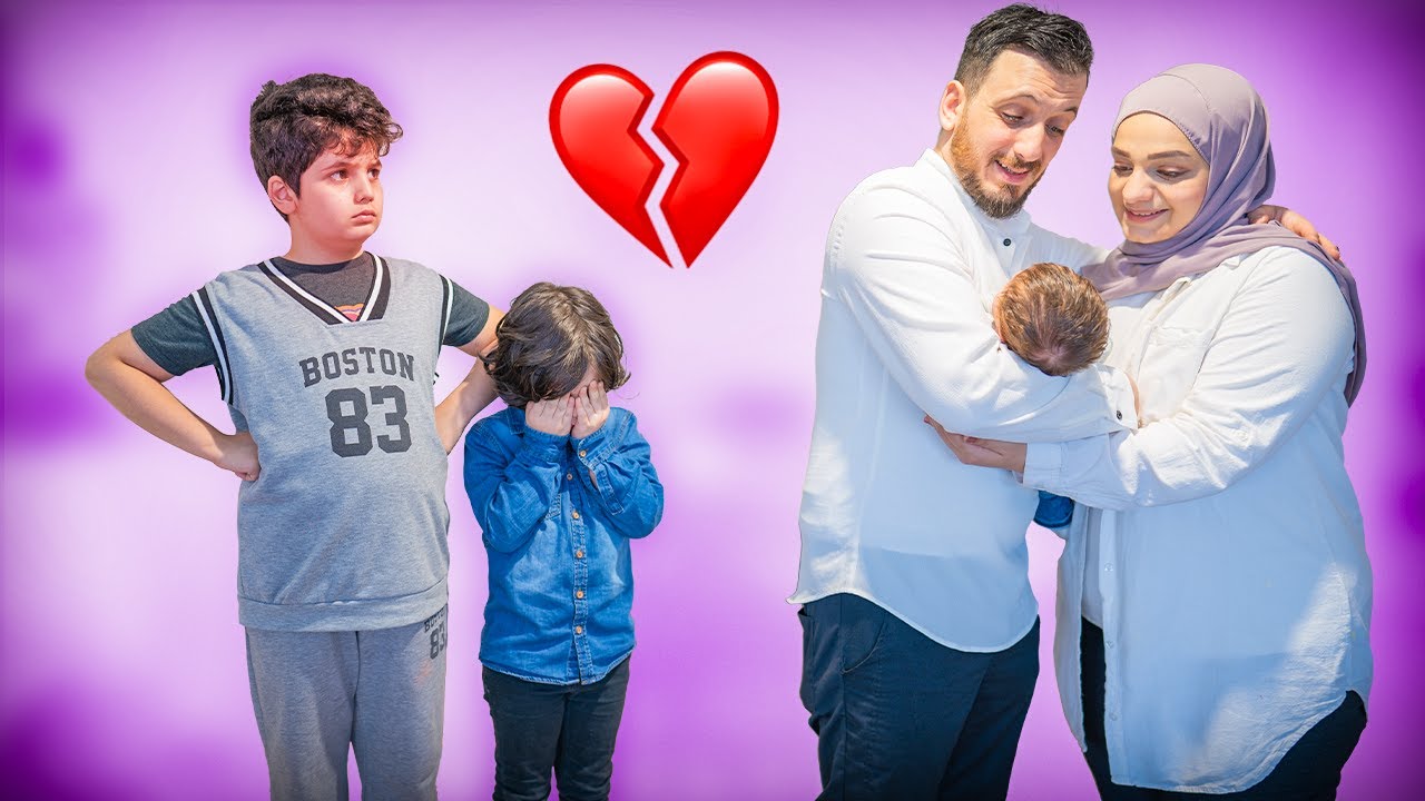 اهتمينا بالبيبي الجديد زيادة قدام أخواته وأهملناهم🥹صارو يبكوا وما عد بدهم البيبي💔