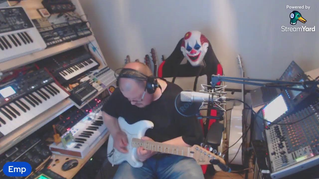 It's E-Live! Short Leelaverse edition