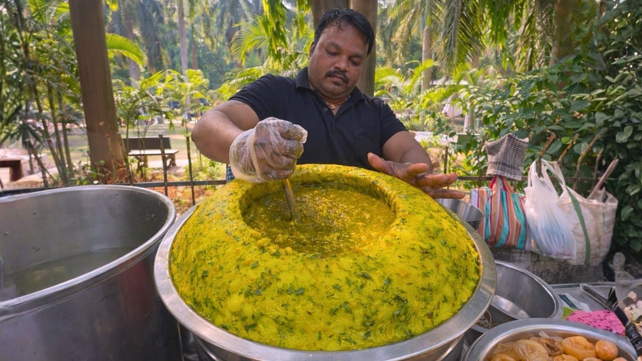 This Giant Pani Puri Masala Feeds a Non-Stop Crowd