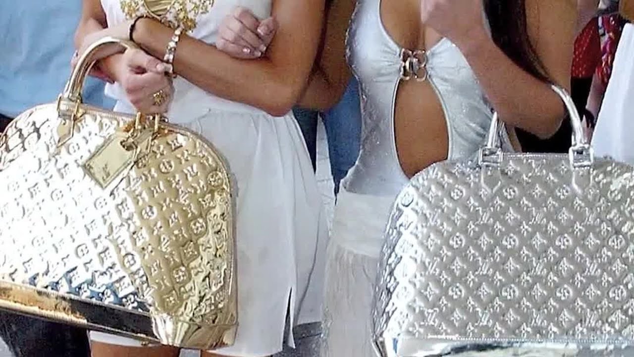 That Time Paris Hilton & Kim Kardashian Twinned in Australia