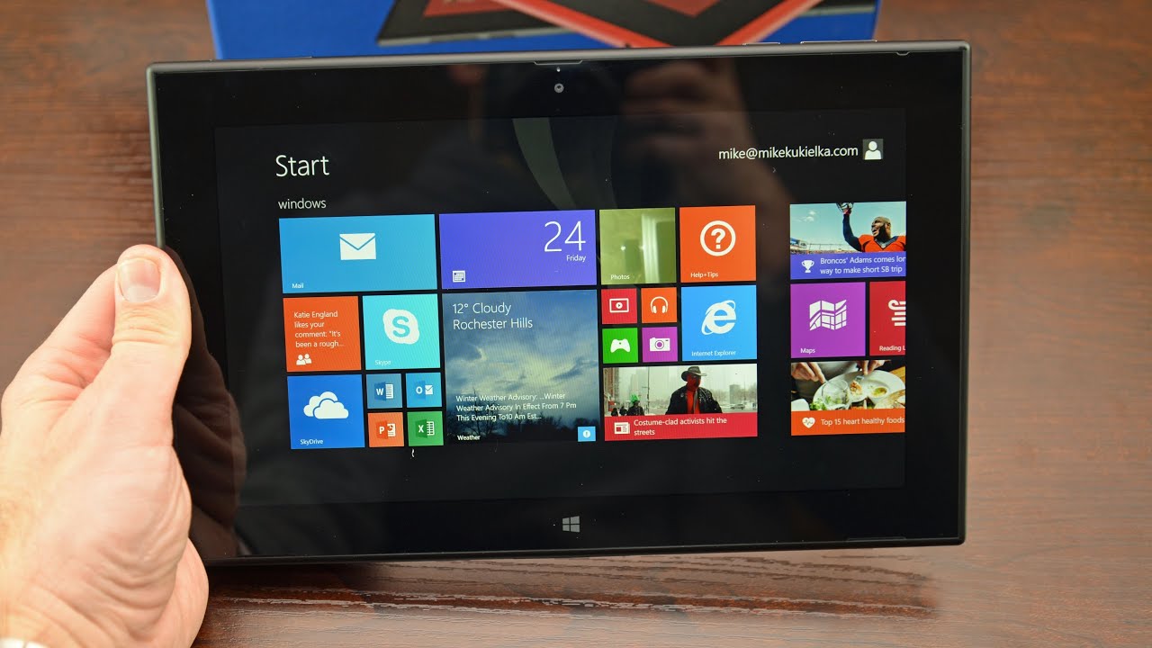 Nokia Lumia 2520: распаковка и обзор