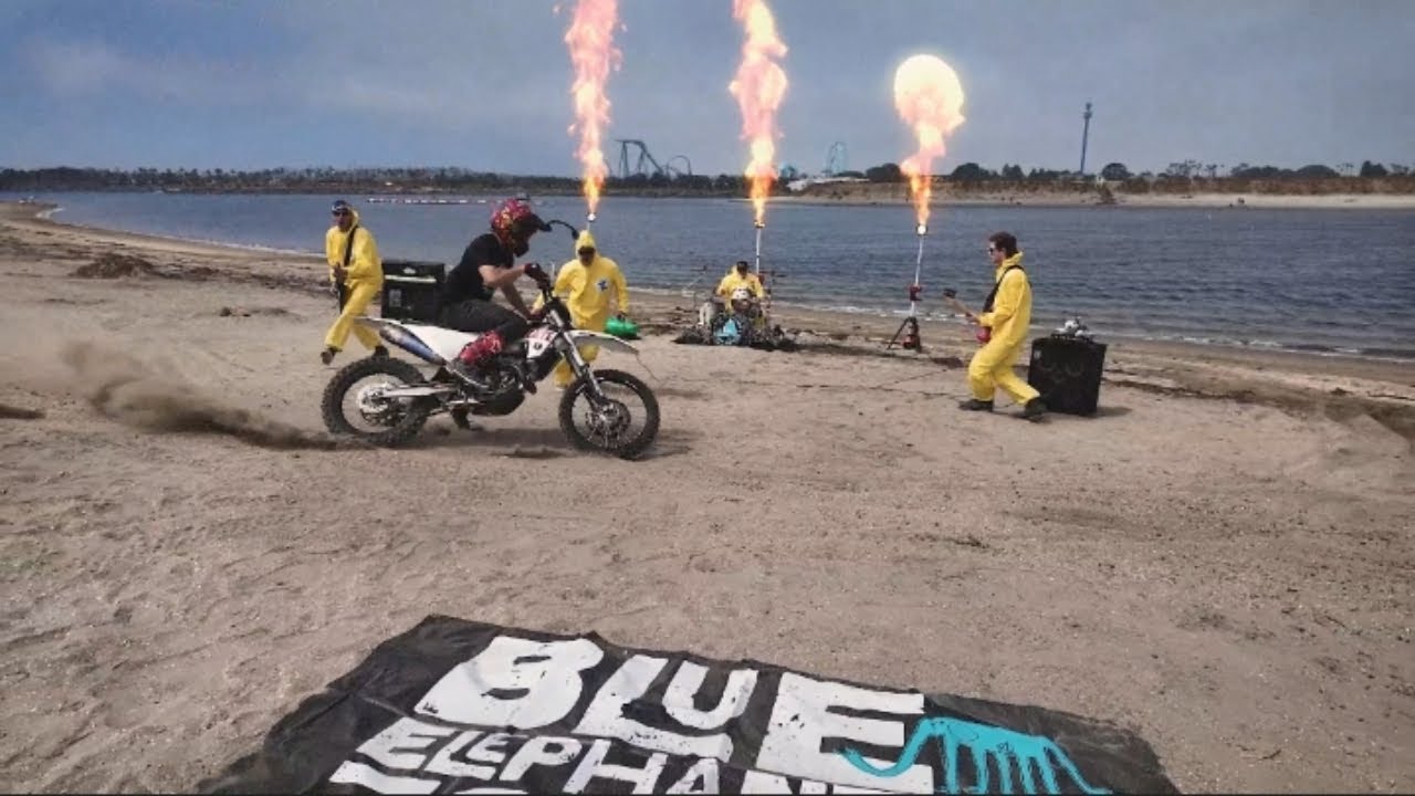 Blue Elephant and the Seven Snakes&mdash;&ldquo;Hot Car Death Dad&rdquo; (Official Video)