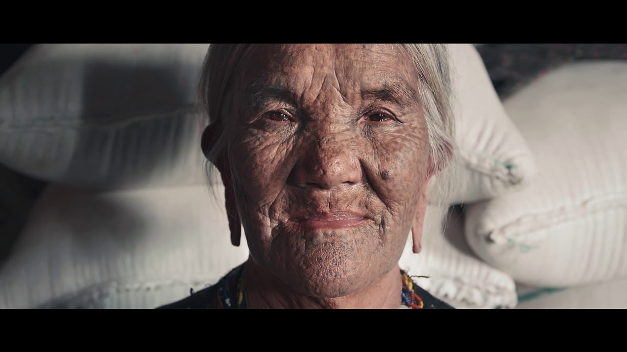 Face My Tribe - The Last Face Tattooed Women of Myanmar (door Michael Zomer)