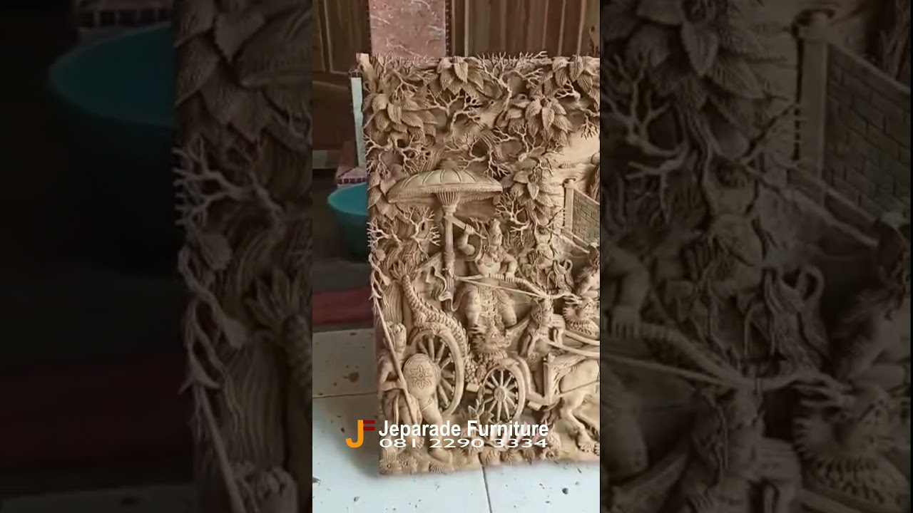 Relief Karno Tanding kayu jati.