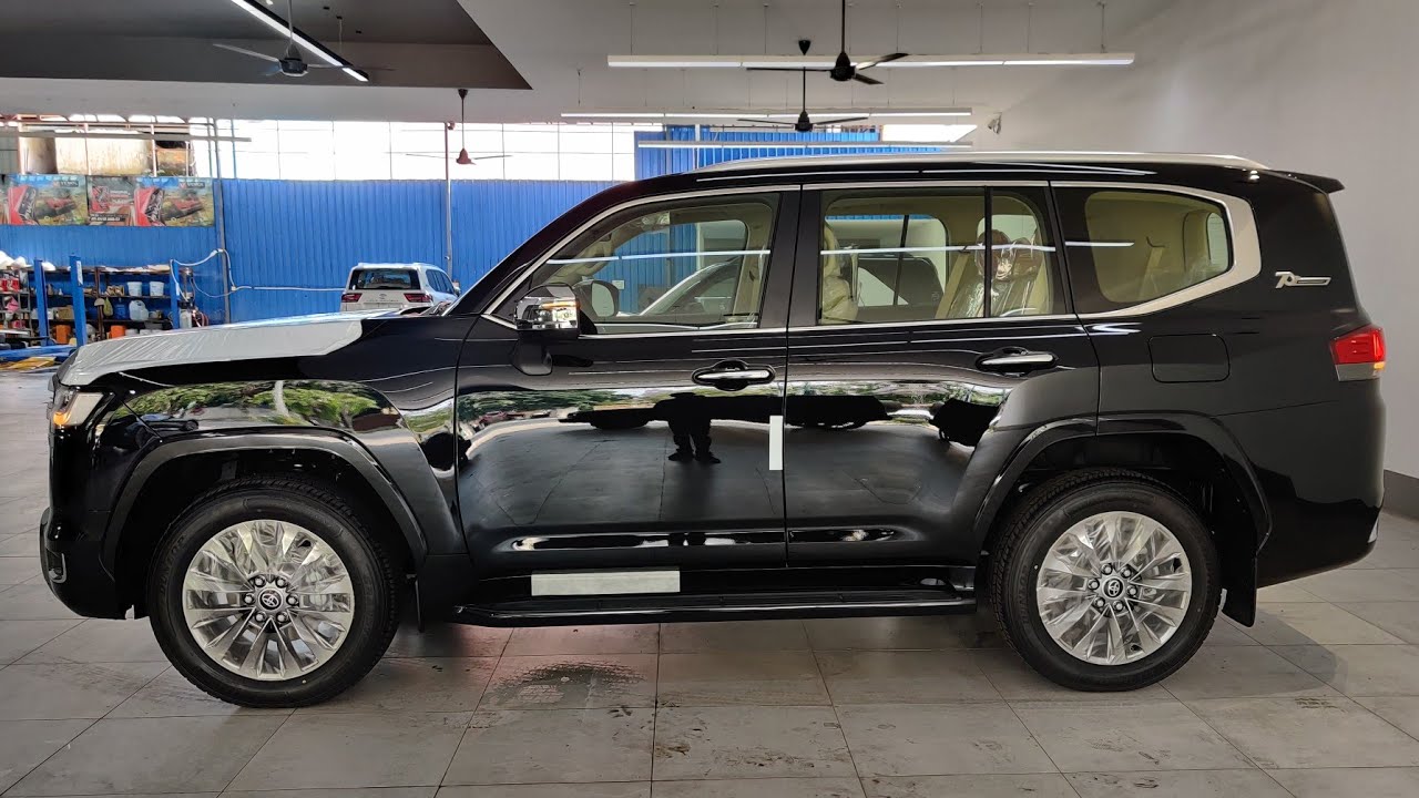2022 Toyota Land Cruiser VX.R Black Color | Exterior and Interior Walkaround