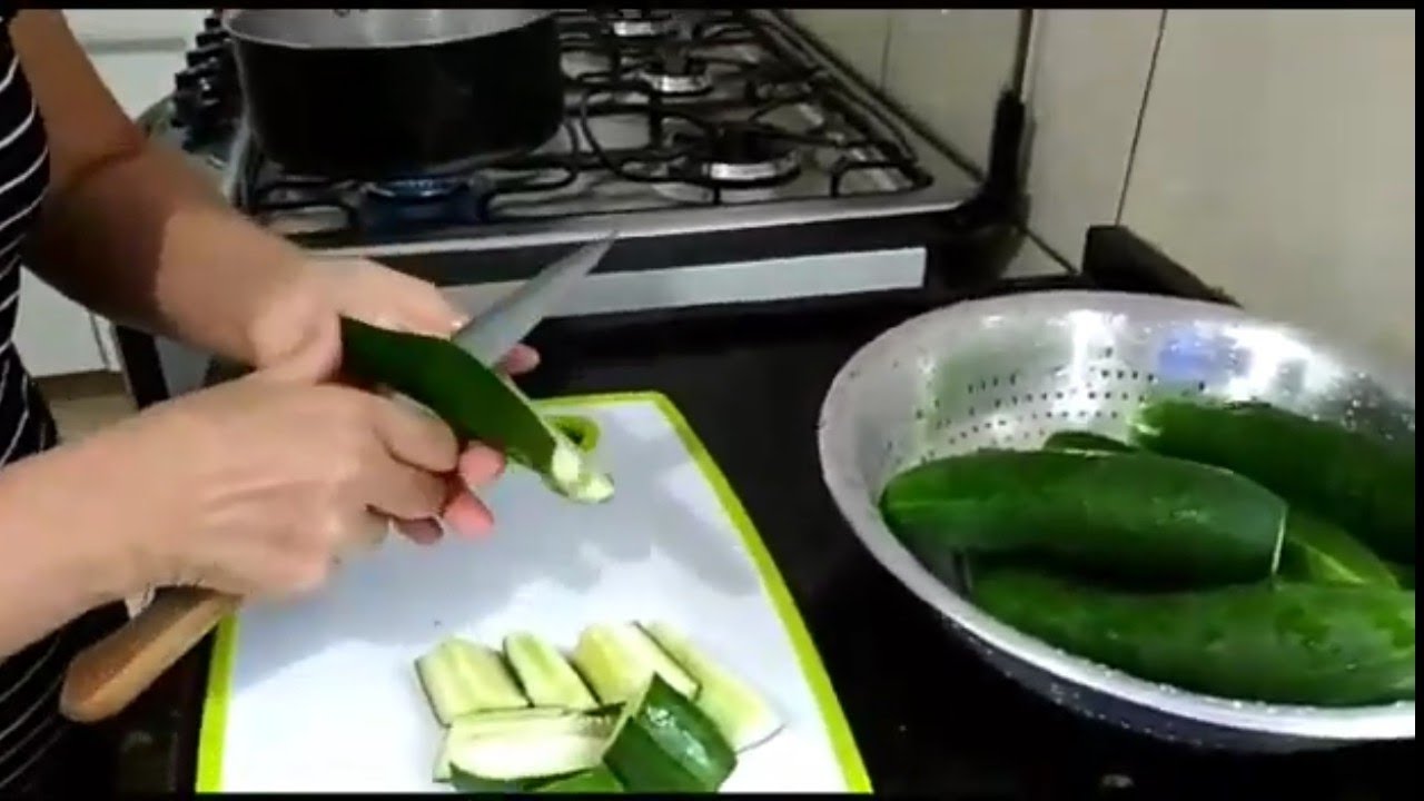 Fazendo conserva de pepino ficou maravilhoso