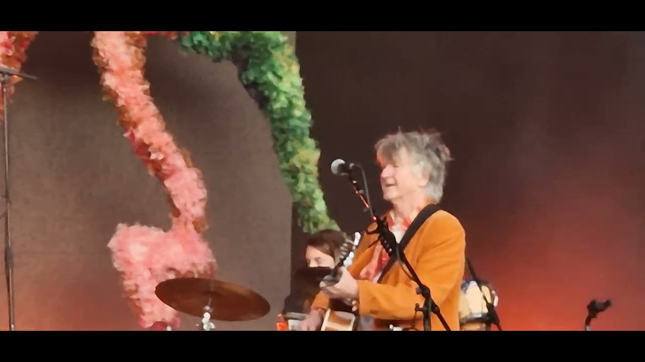 Crowded House - 'Pineapple Head', The Piece Hall, Halifax, Wednesday 19th June 2024