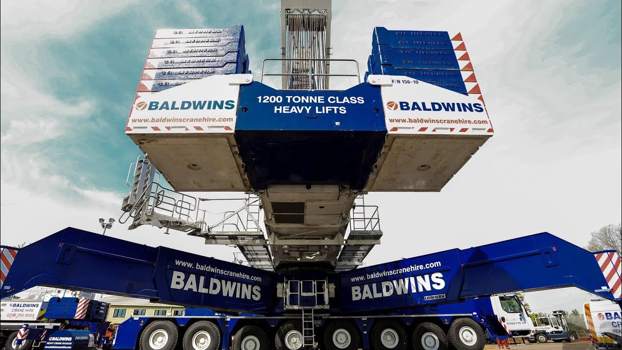 Baldwins Liebherr LG1750 in Mochdre, Wales.