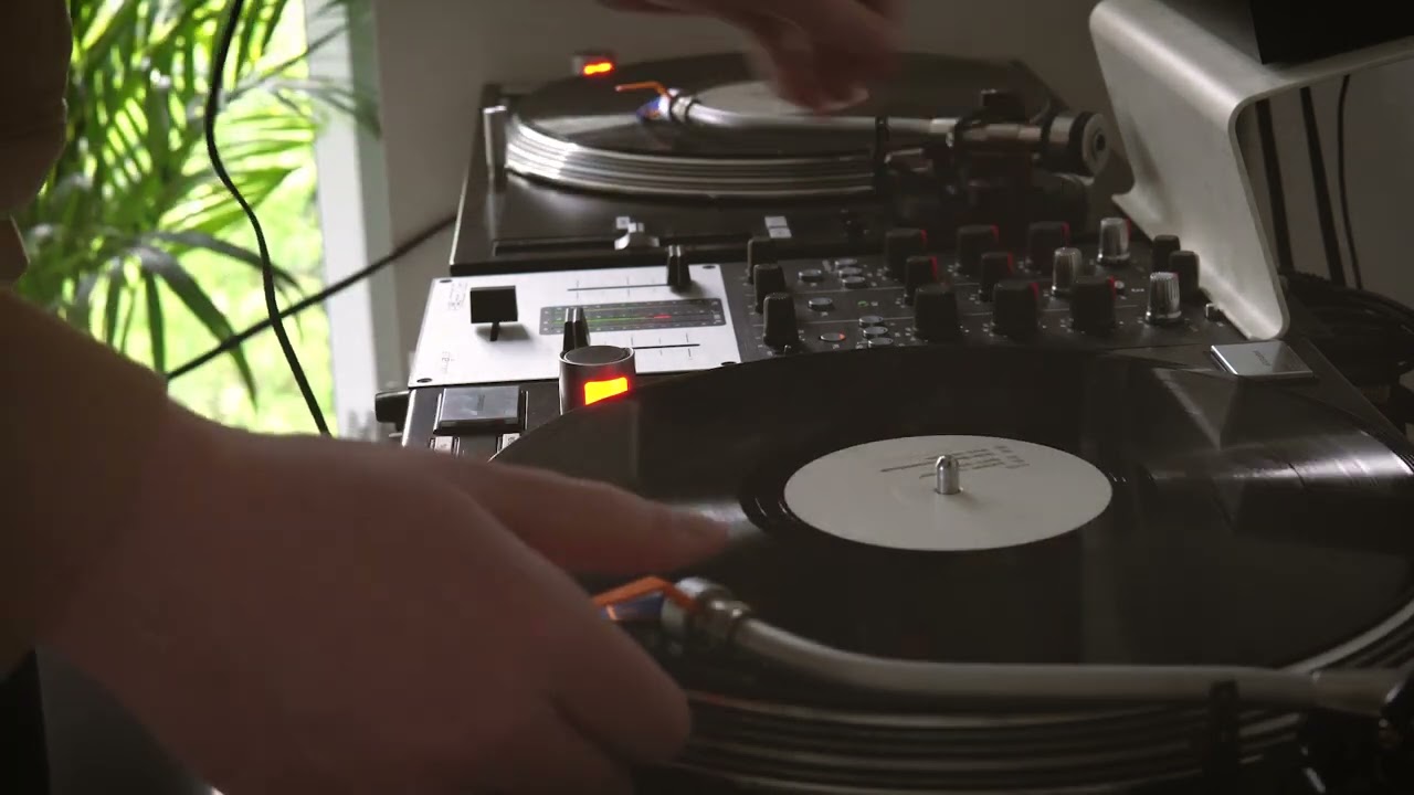 deep & groovy vinyl house mix