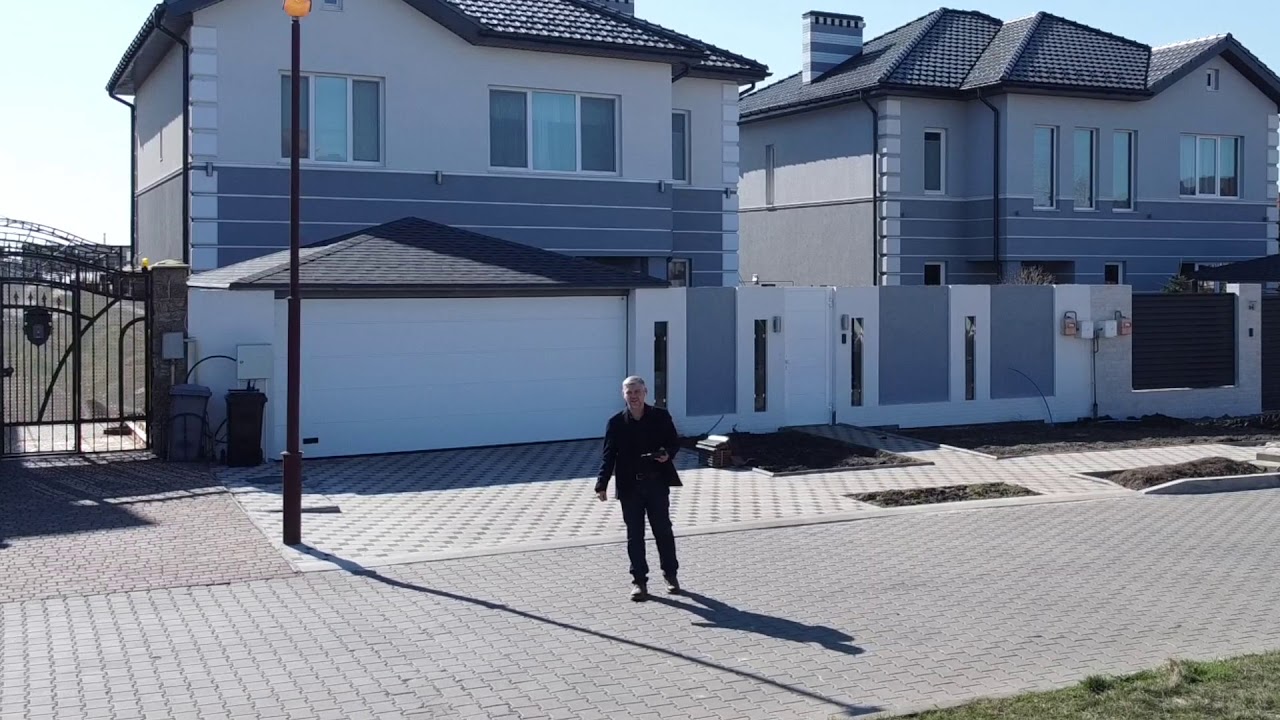 Черепица Braas Топаз 11 в Совиньоне кристально серая глазурь на двух почти зеркальных объектах