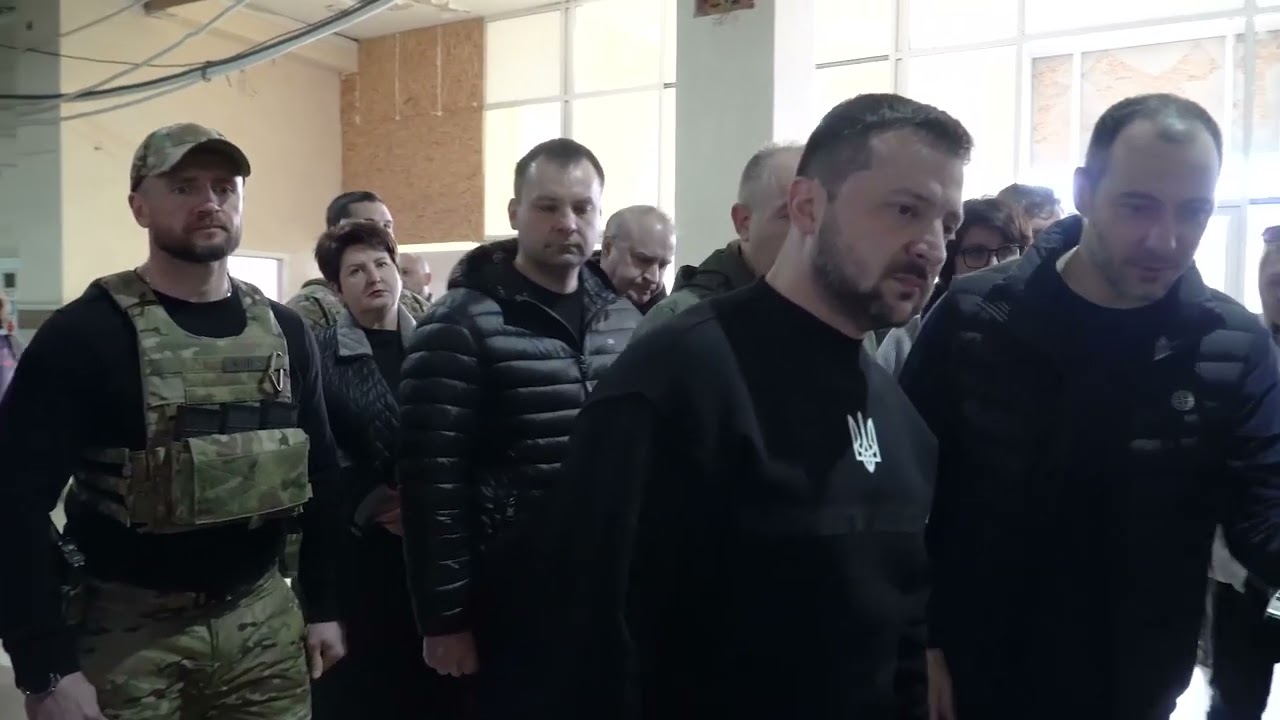 Зеленський ознайомився з проектами відбудови залізничного вокзалу Тростянця