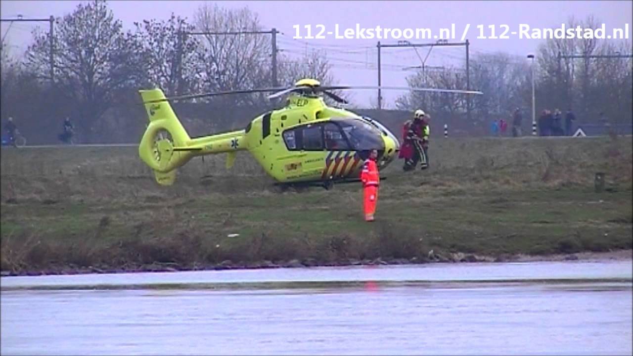 Traumaheli en Politieheli ingezet voor persoon te water in de Lek