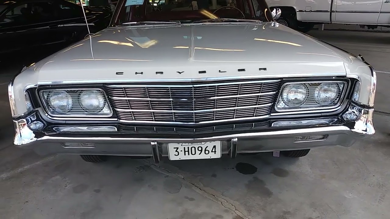 1966 Chrysler 300 hardtop и 1965 New Yorker sedan с 6 окнами
