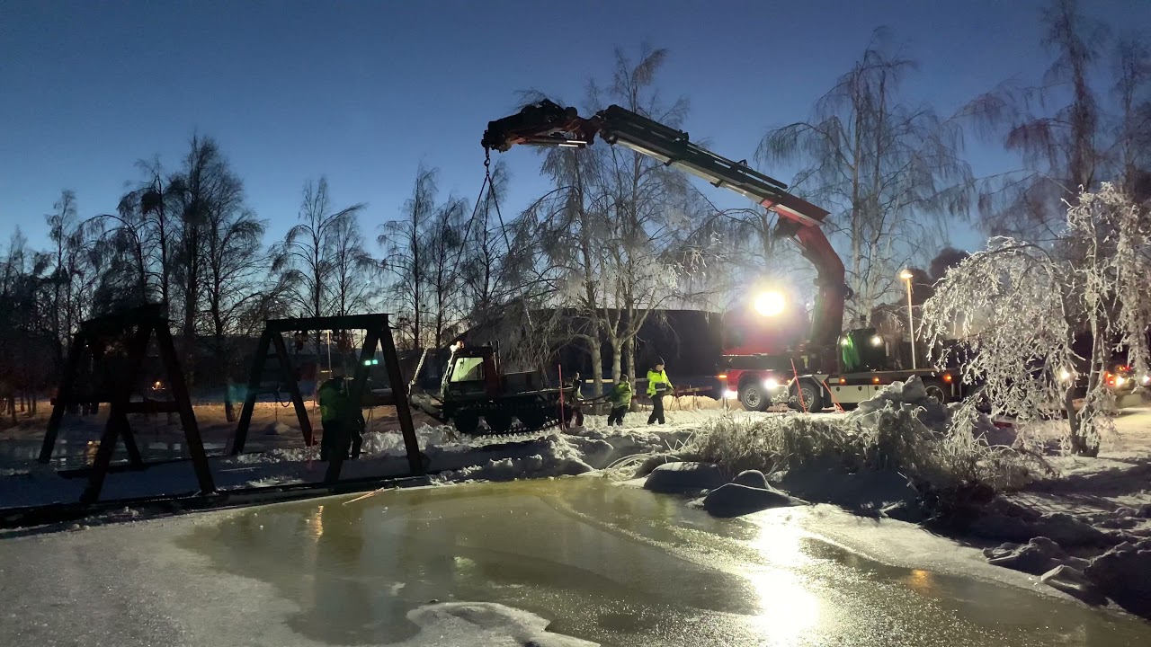Bärgning av pistmaskin i Piteå