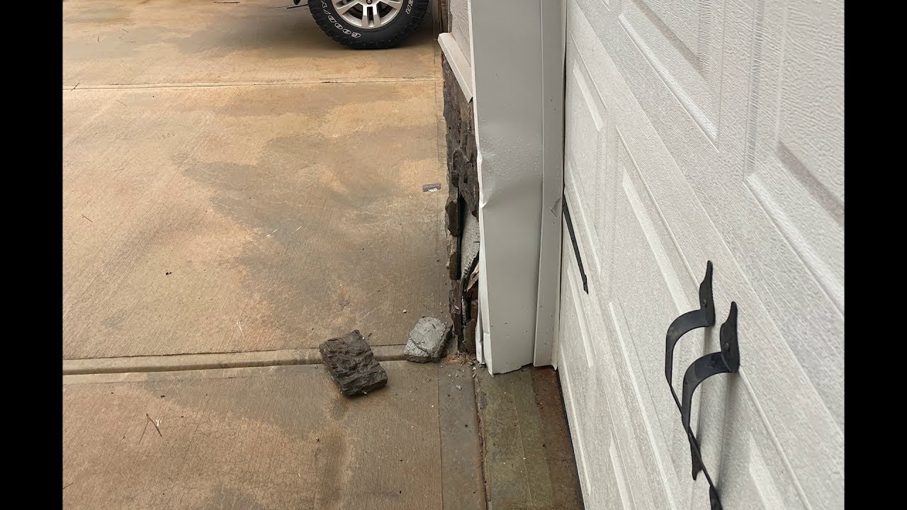 Amazon Driver Leaves Van in Drive and it Runs into House Then She Flees || ViralHog