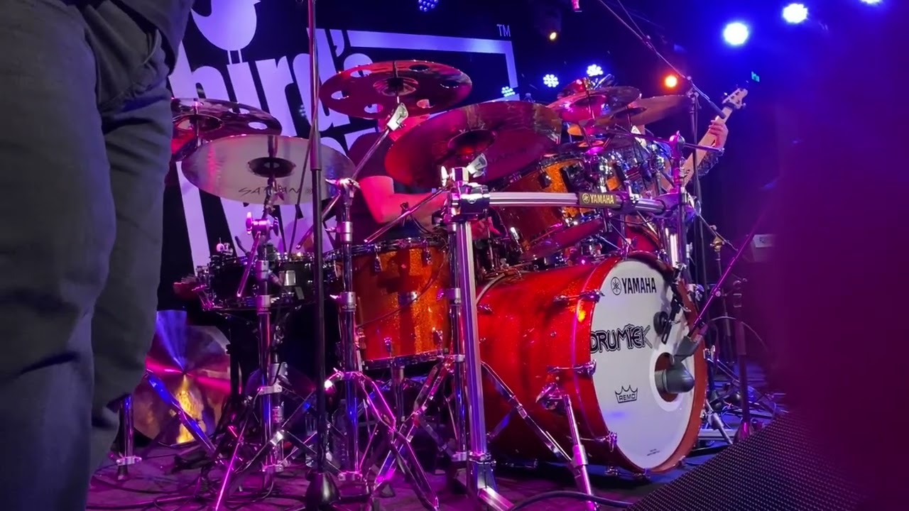 No-neck Louie - Frank Gambale live