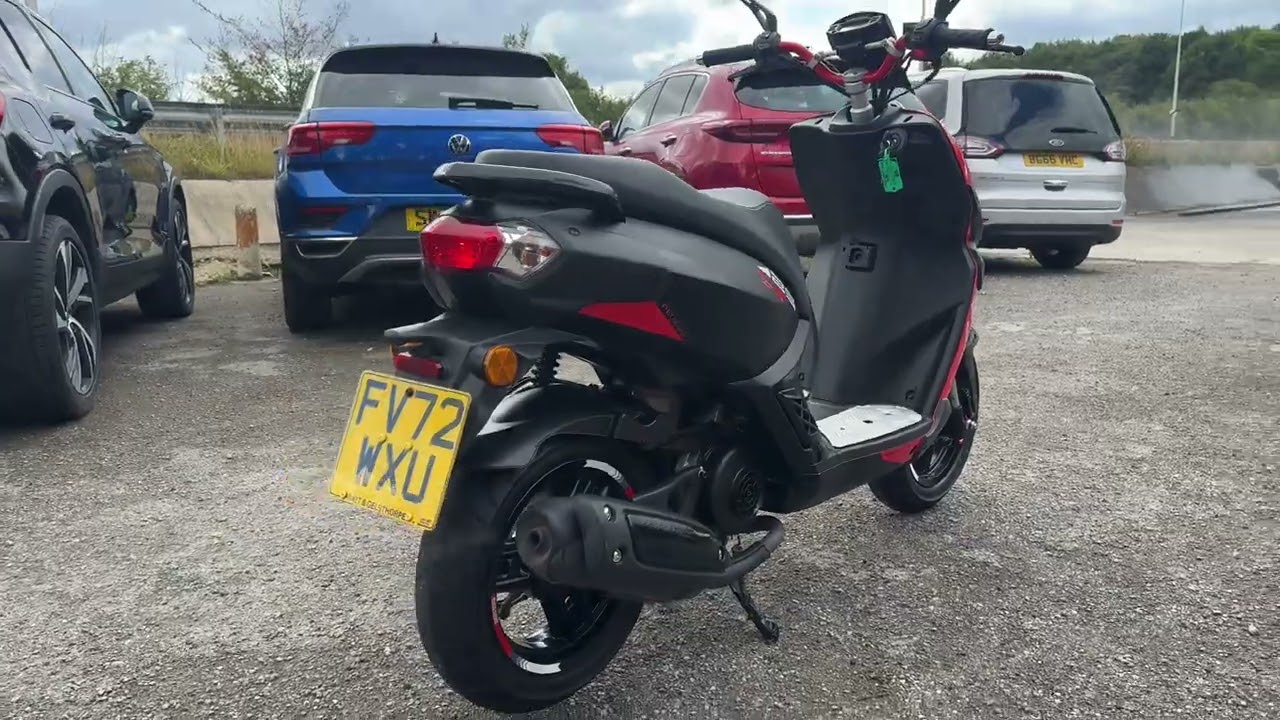 PEUGEOT STREETZONE - FV72 WXU
