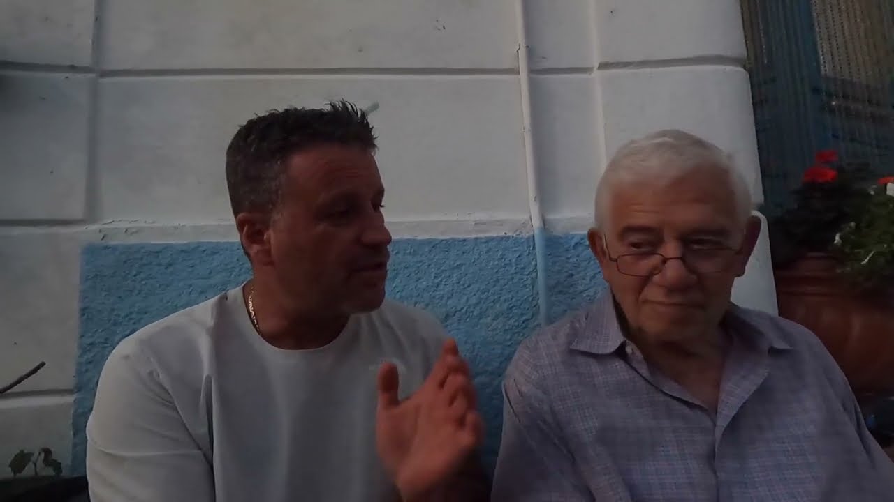 ΚΟΝΤΟΣΤΑΘΗΚΑΜΕ ΓΙΑ ΔΥΟ ΚΟΥΒΕΝΤΕΣ ΜΕ ΥΠΕΡΟΧΟΥΣ ΑΝΘΡΟΠΟΥΣ ΣΤΟ ΧΩΡΊΟ ΜΑΝΩΛΑΤΕΣ ΣΤΟ ΔΡΟΜΟ ΓΙΑ ΜΙΑ ΜΠΎΡΑ