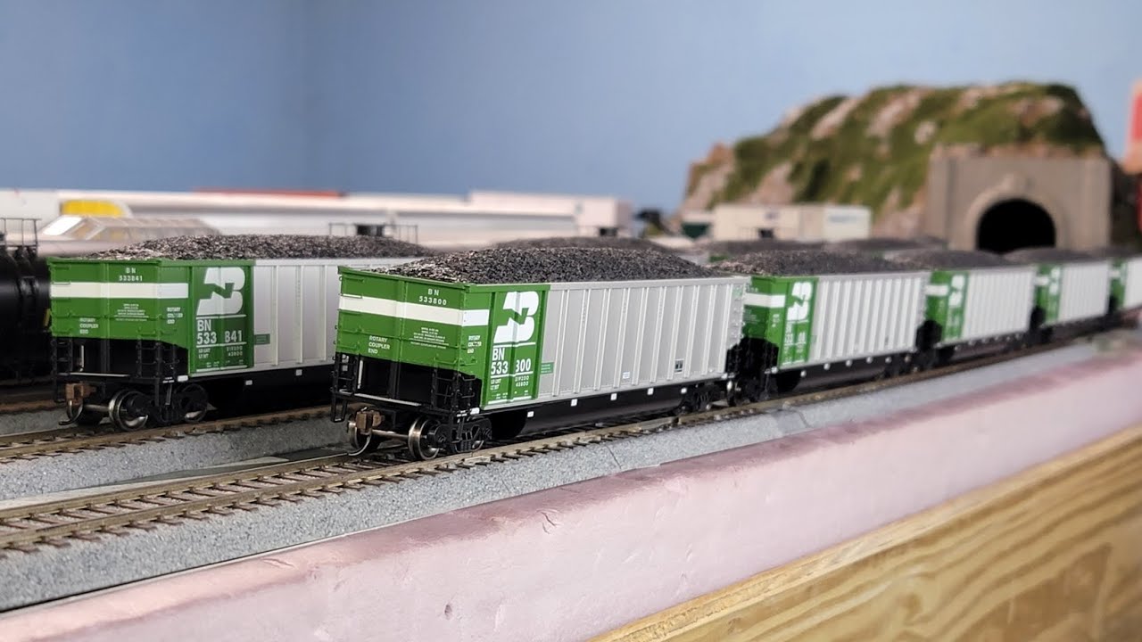 Обзор подвижного состава: Athearn BN Bethgon Coalporters. 