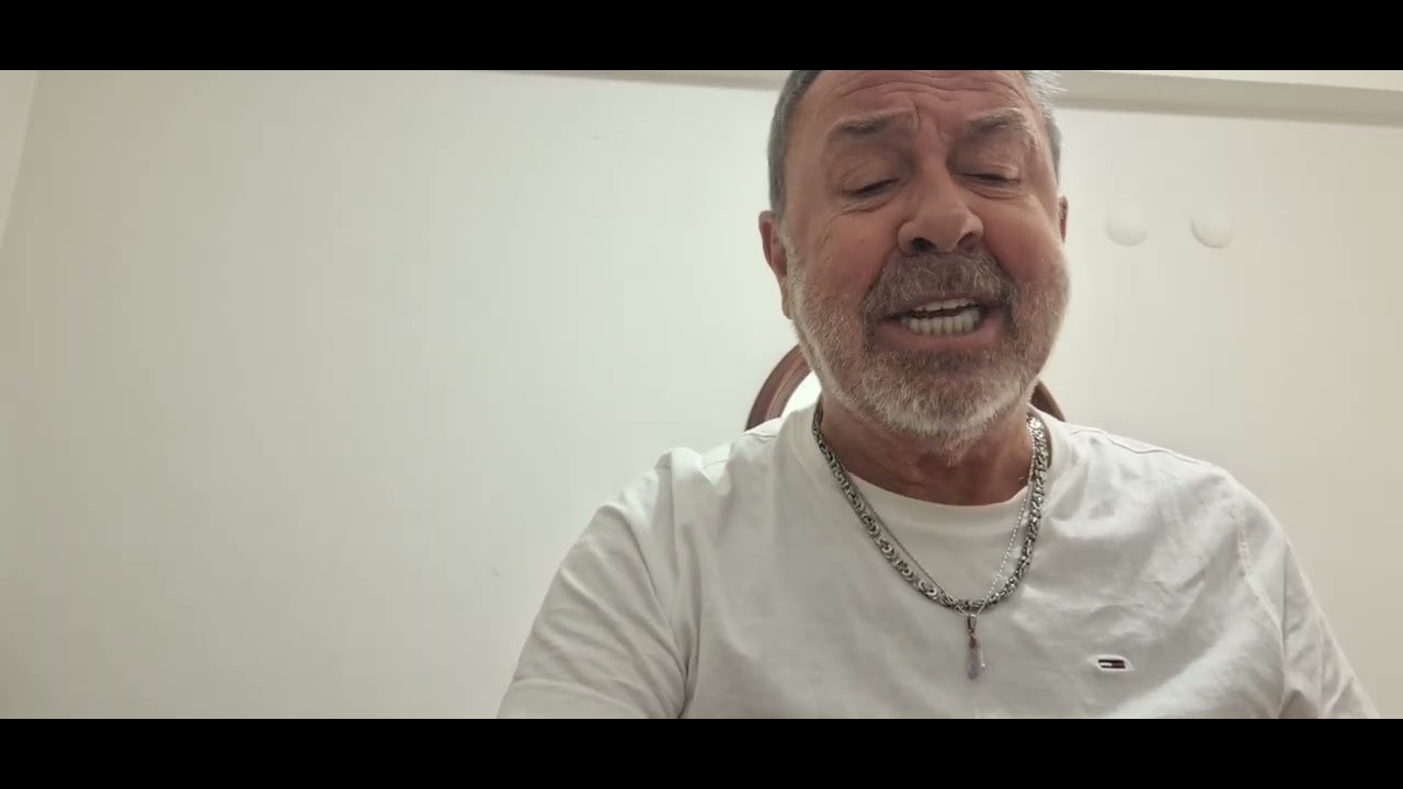 Aldanma çocuksu mahsun yüzüne...