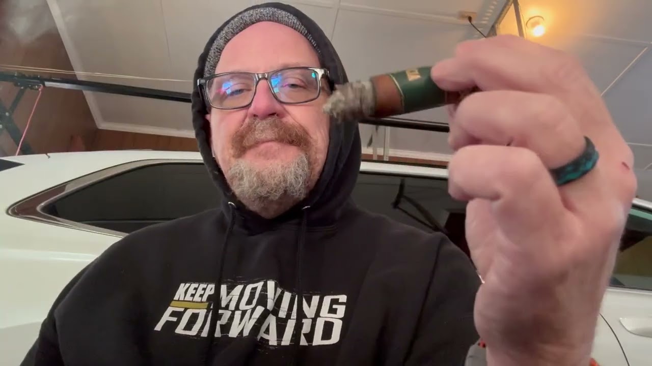 Placensia Sixto I Five Minute Cigar Review.  Actually 10-minutes as I’m rusty.  