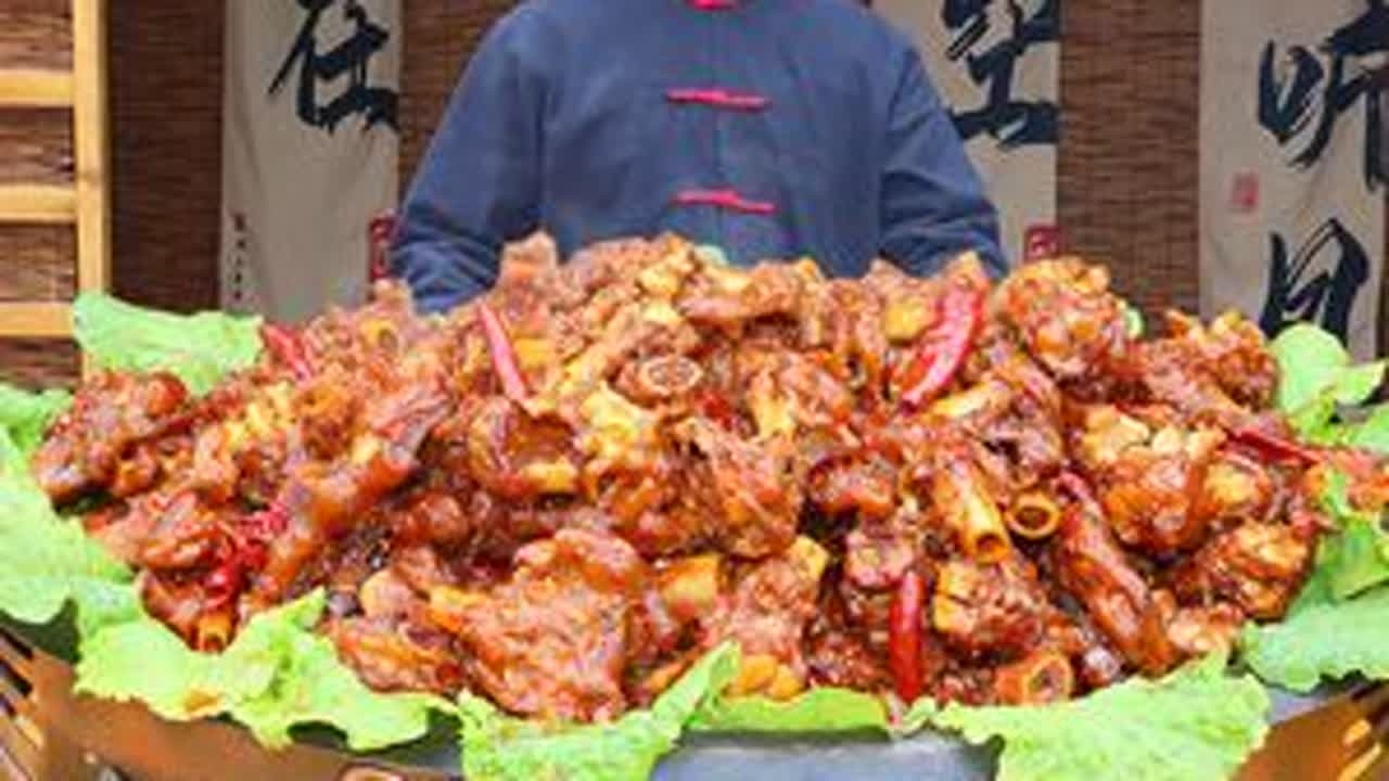 买15斤羊拐筋，筋头巴脑辣卤半天，出锅直接上手啃，真满足