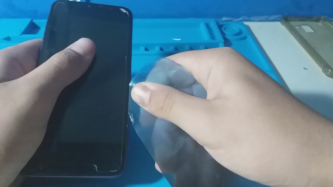 como remover a tela do j6 sem danificar o display