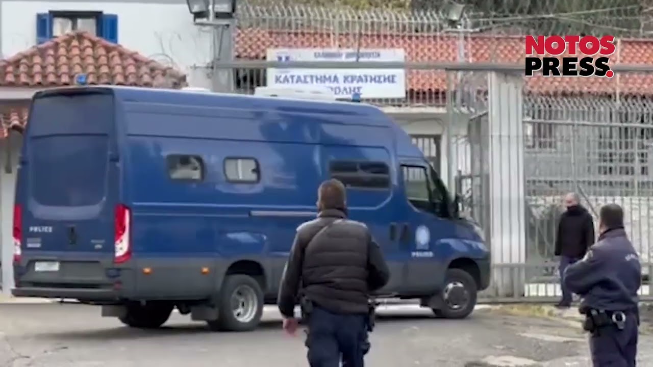 Στις φυλακές Τρίπολης μεταφέρθηκε ο αστυνομικός της Βουλής