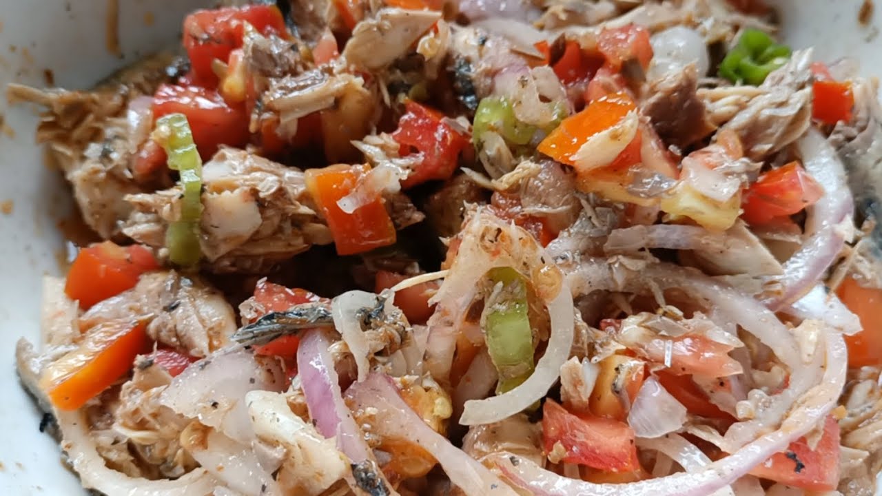 ROUGAIL TOMATES FRAÎCHES AVEC LA SARDINES 🌸 Salade de sardines recette Comorienne 🌸 #Roukianass