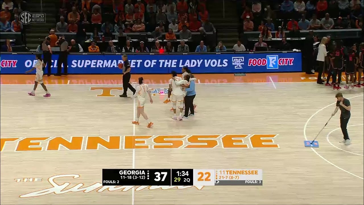 🤕 Talaysia Cooper Helped Off With Ankle Injury | Tennessee Lady Vols vs Georgia women's basketball