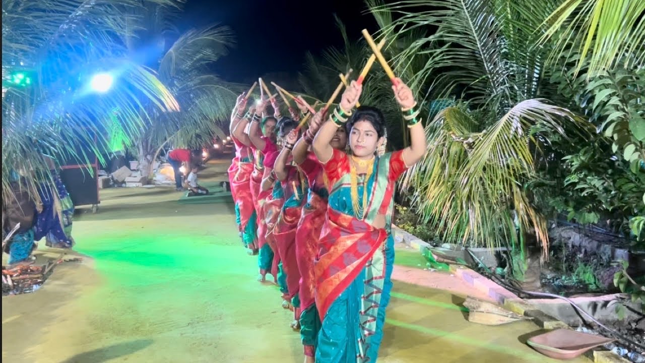 टिपरी डान्स || सख्ख्या बहिणी सख्ख्या जावांच्या ग्रुपचा ललाटी भंडार टिपरी डान्स