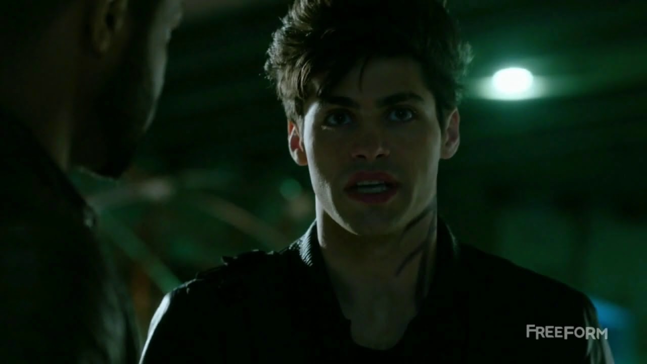 Shadowhunters s. 1-2: Matthew Daddario saying 