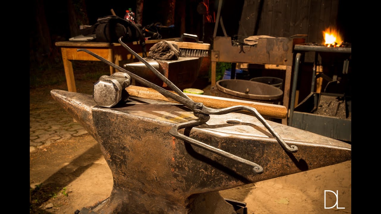 How to forge pick up / hammer making tongs