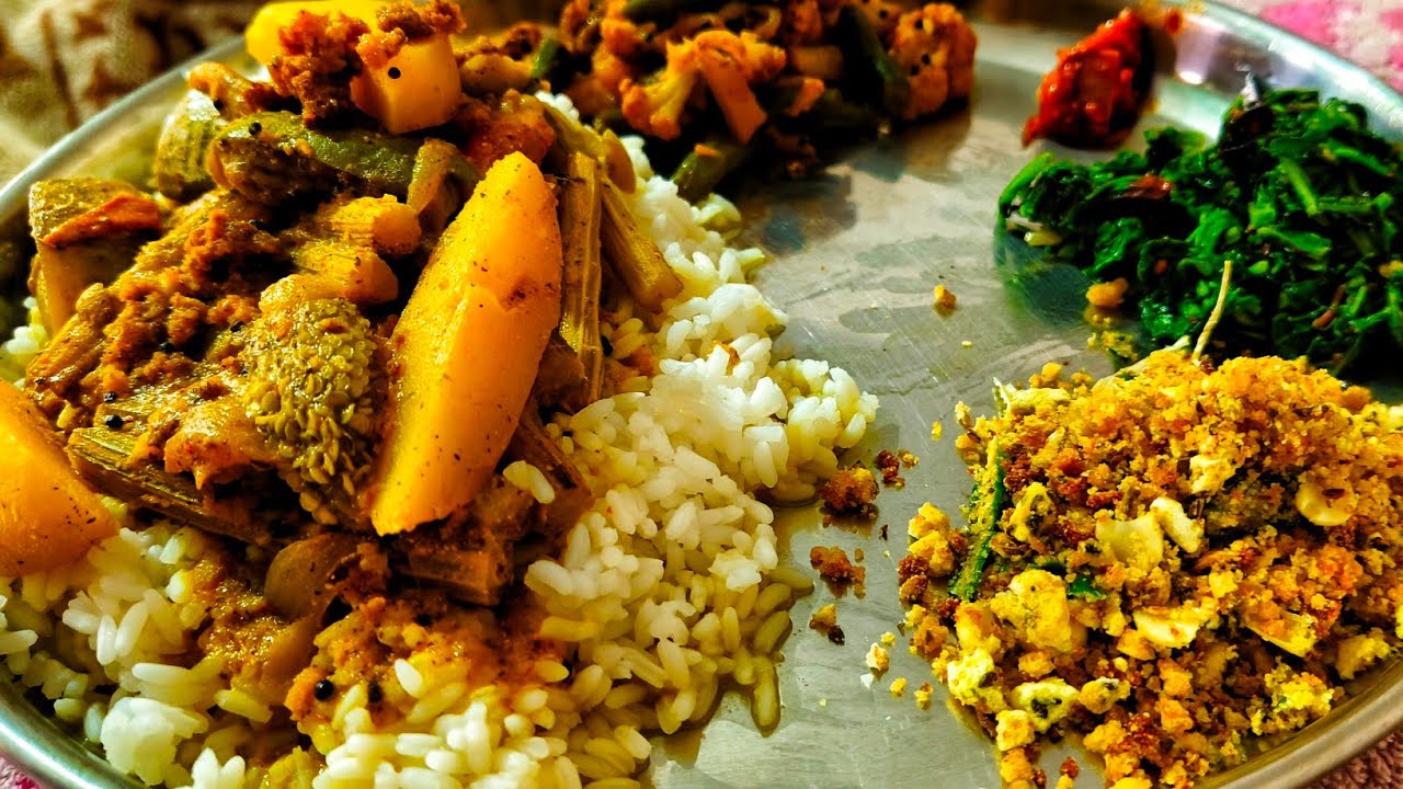 REAL MUKBANG | EATING HOMEMADE ODIA THALI | RICE, ALOO BAIGAN CURRY, BADI CHURA, METHI SAAG & BHUJIA