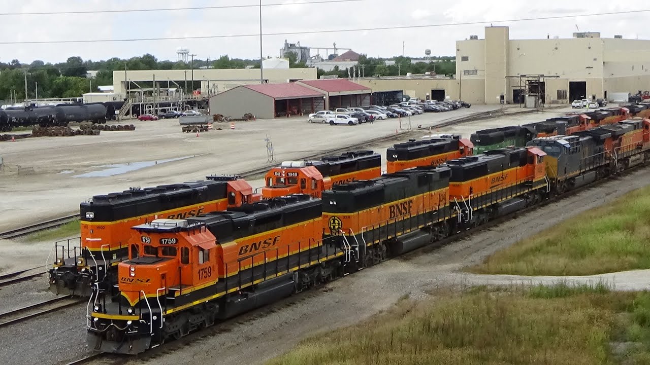 Busy day at BNSF Galesburg Yard bridge over yard open again September 26, 2023