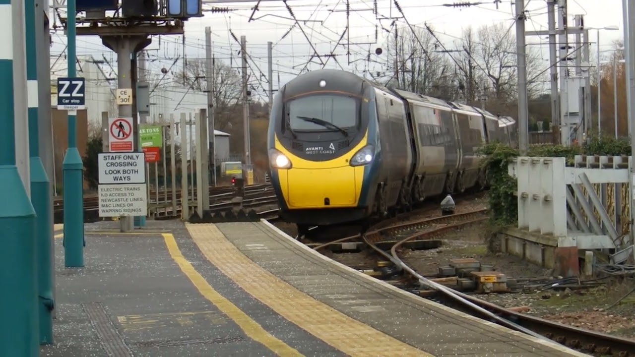 9S44 0633 Avanti 390125 London Euston to Edinburgh